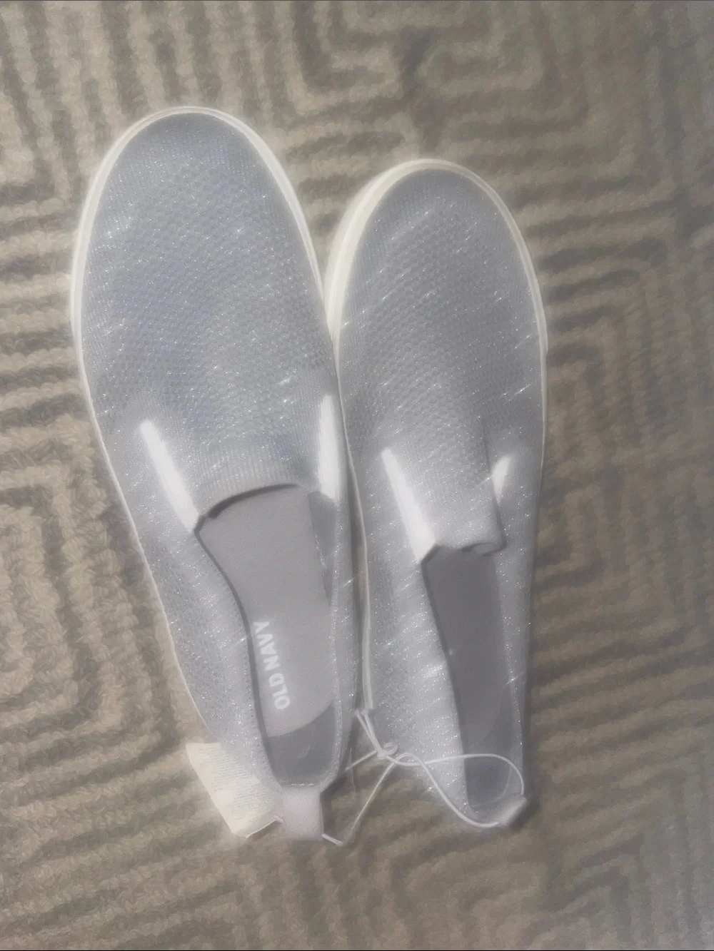 BNWT Old Navy Women's Slip-On Sneakers in Light Gray with White Sole, size 5